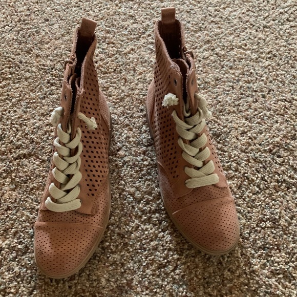 REPORT Hagen Perforated Suede Bootie in Dusty Rose - Picture 5 of 6